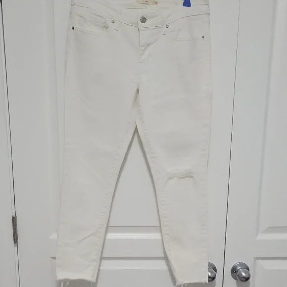 Levi's Women's White Jeans - Picture 6 of 9